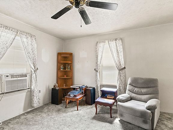 5th image of 308 Moore St