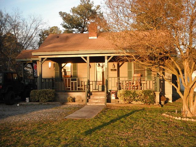 1st image of 726 Pine Dr