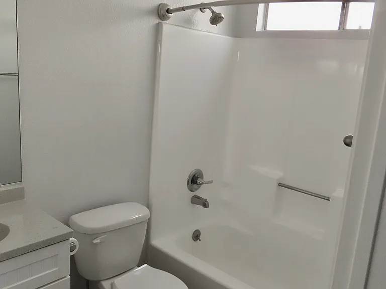 1103 W Angeleno Ave #D — Photo 16