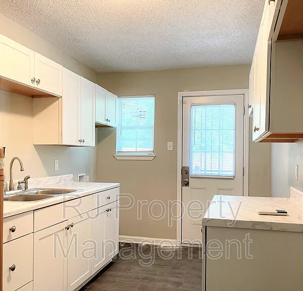 1437 Castalia St — Photo 6