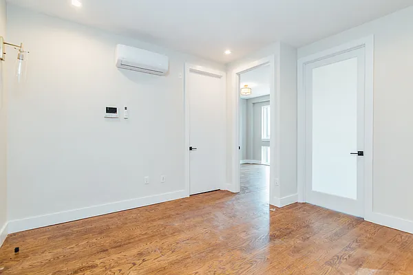 Rented by Nooklyn NYC LLC | media 19