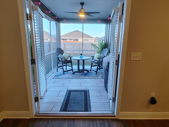 Screened patio with fan