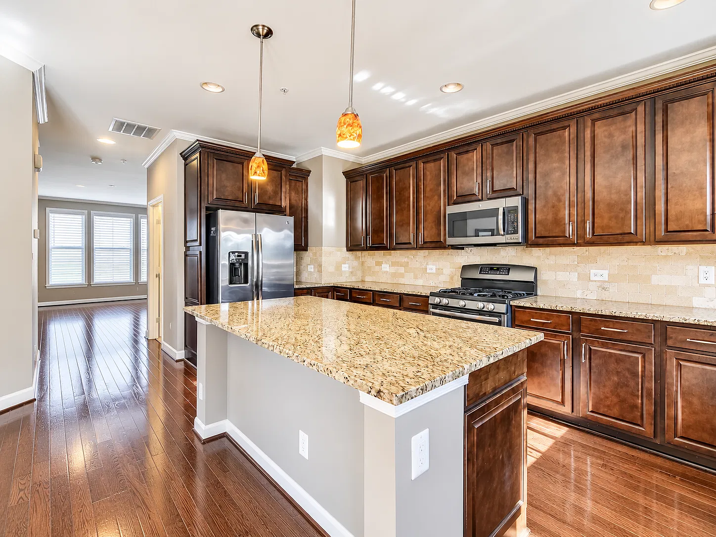 3 bed, 2246 sqft, $3,100 — Photo 4