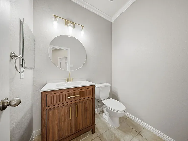 2140 Walnut Square Dr — Photo 5