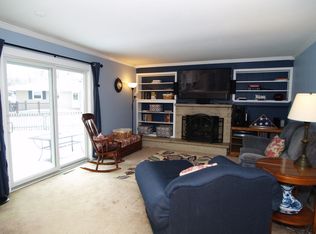 992 Keats Cir, Oconomowoc, WI 53066