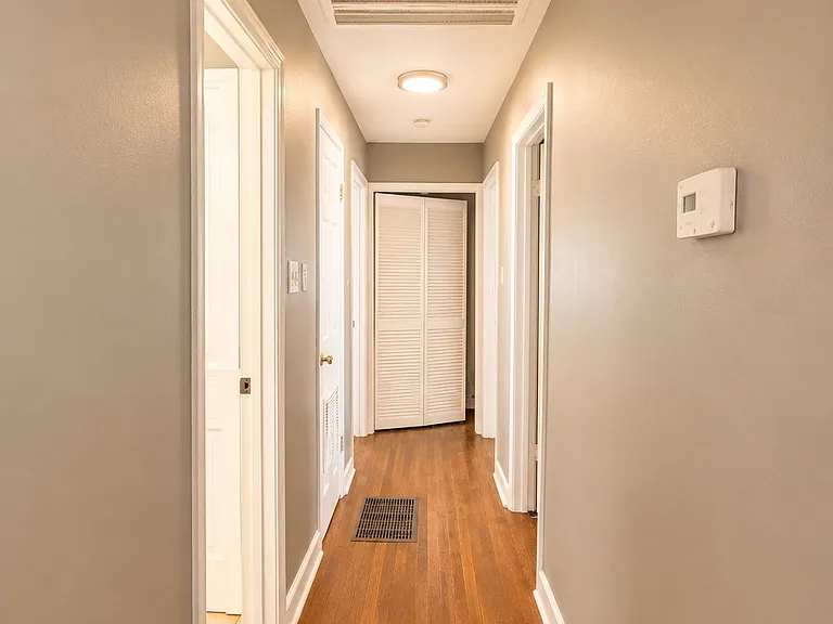 1641 Woodburn St — Photo 10