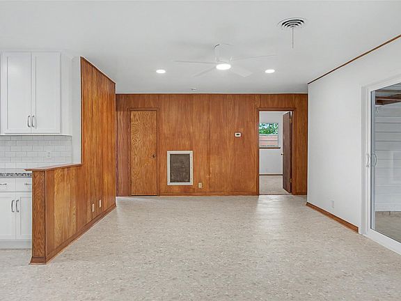 3rd image of 2337 Pearland Ave