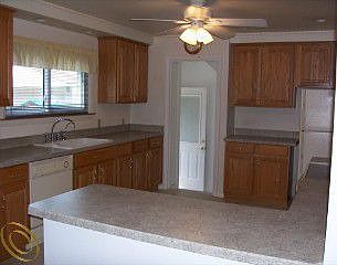 4th image of 1044 Highland Ave