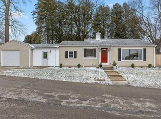 1457 Holborn Dr NW, Grand Rapids, MI 49504