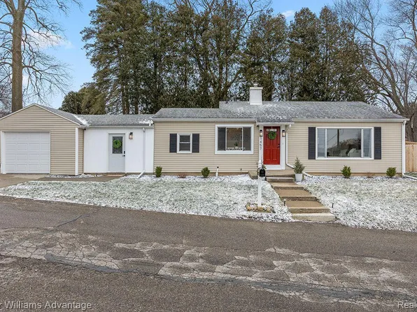 1457 Holborn Dr NW, Grand Rapids, MI 49504