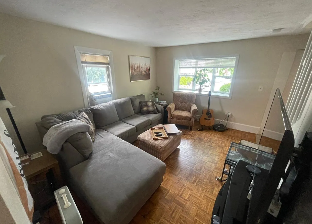 3 bed, 963 sqft, $2,700 — Photo 2