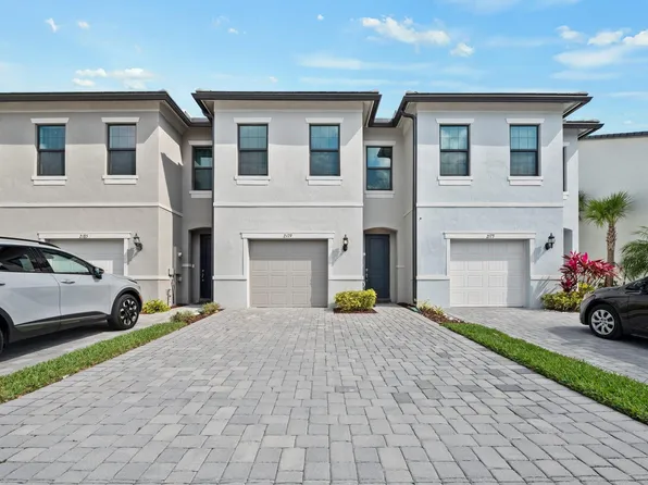 2179 Appleton Circle, Oakland Park, FL 33309