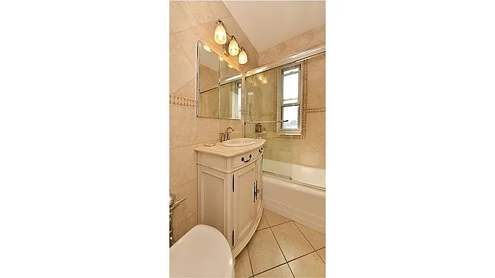 Sold by Fenwick Keats Real Estate | media 19