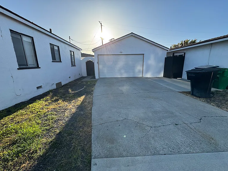13831 Manor Dr — Photo 15