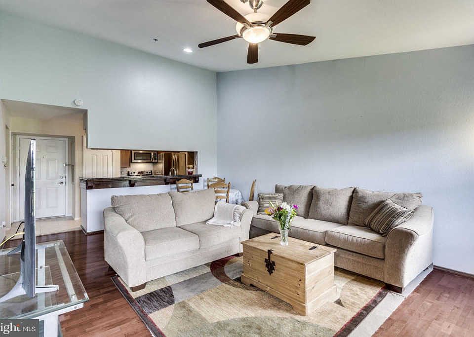 1st image of 3315 Wyndham Cres #4233