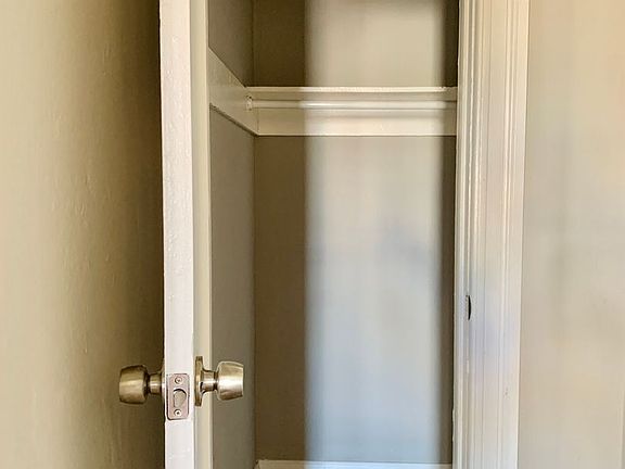 4th image of 527 S Hobart Blvd #9839446
