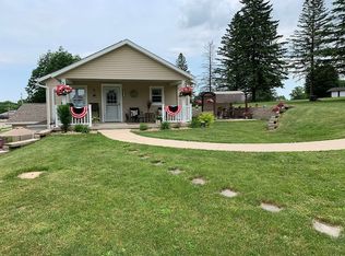 101 Lovers Ln, Fayette, IA 52142