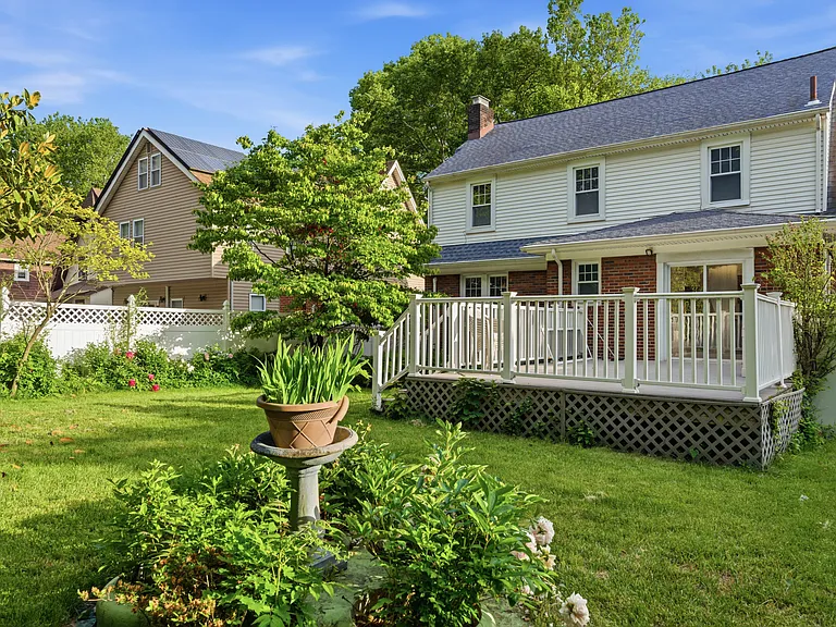 135 Rockwood Pl — Photo 4