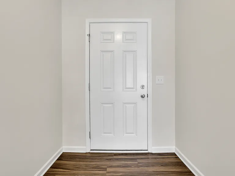 241 Sunstone Ln — Photo 5