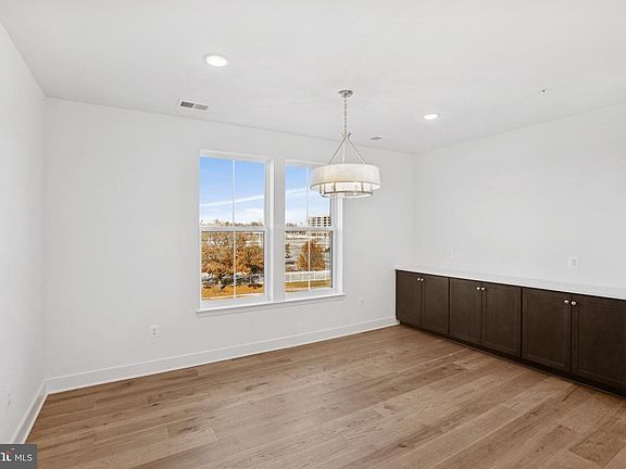 3rd image of 105B E Cromwell St Lot 2004