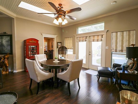 4th image of 8304 Country Club Dr
