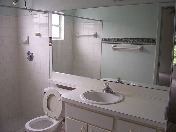 5th image of 304 Crayford Pl