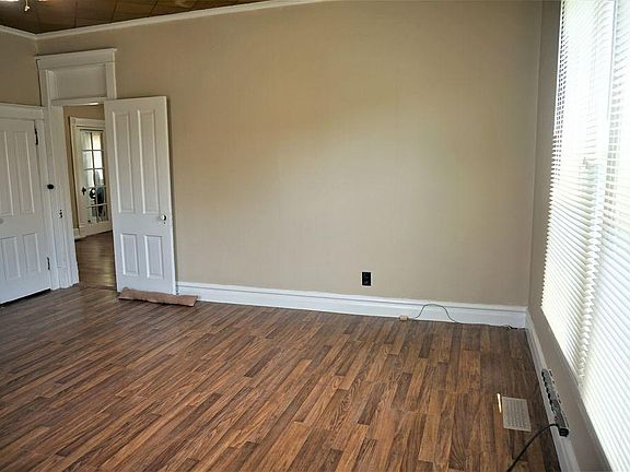 5th image of 606 N Court St