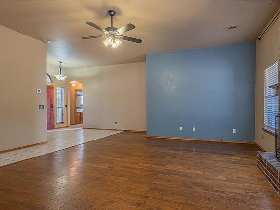5th image of 600 SW 153rd St