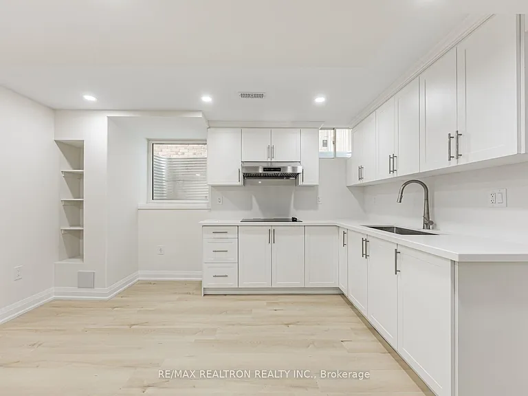 91 McRoberts Cres — Photo 12