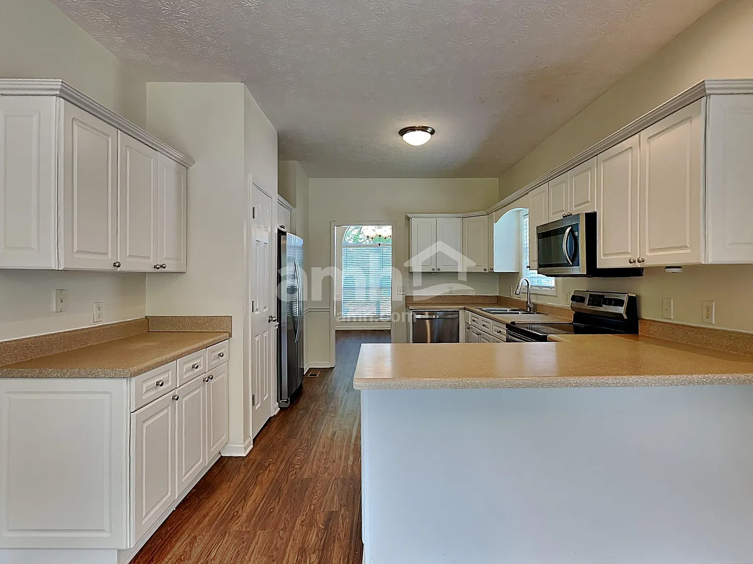 4 bed, 2.5 bath, 2898 sqft, $2,955 — Photo 3