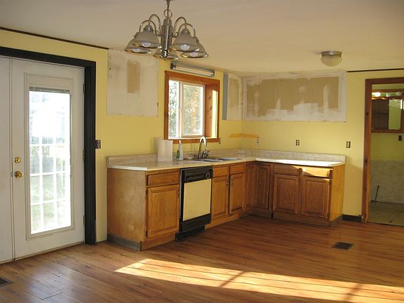 4th image of 1009 Clark St