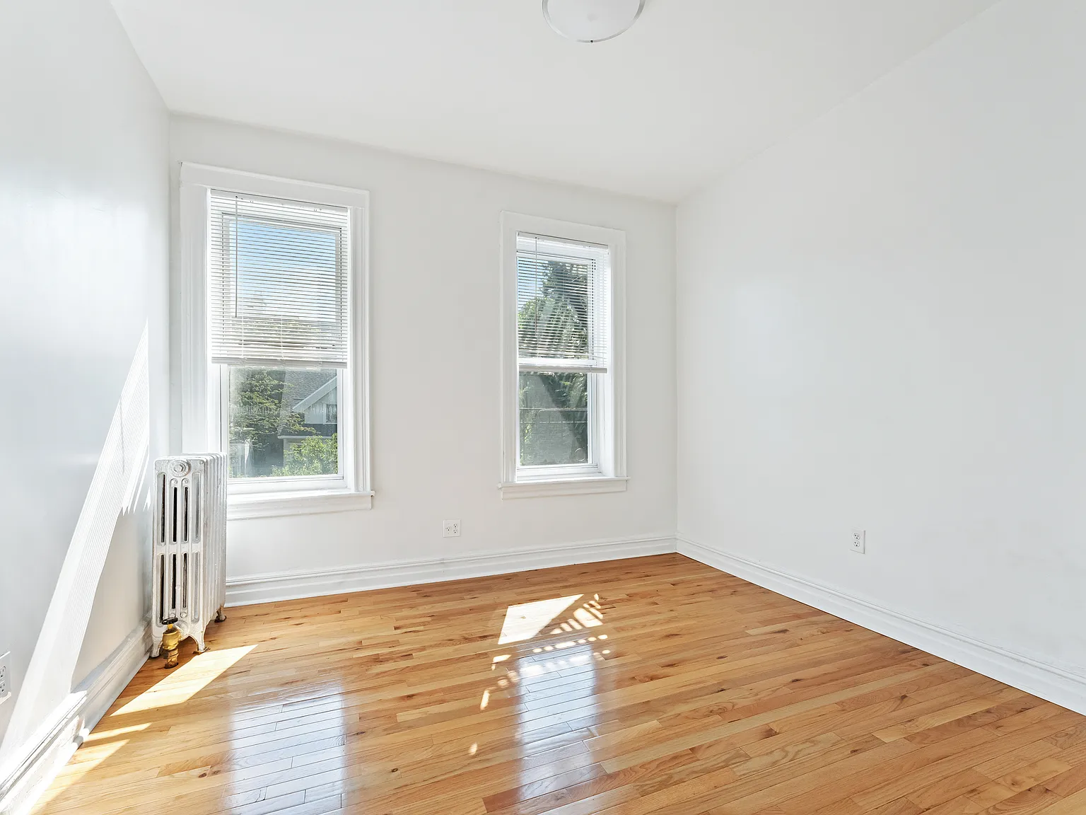 862 East 17th Street — Photo 3