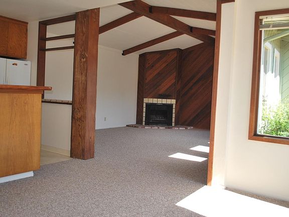 5th image of 223 Caledonia St