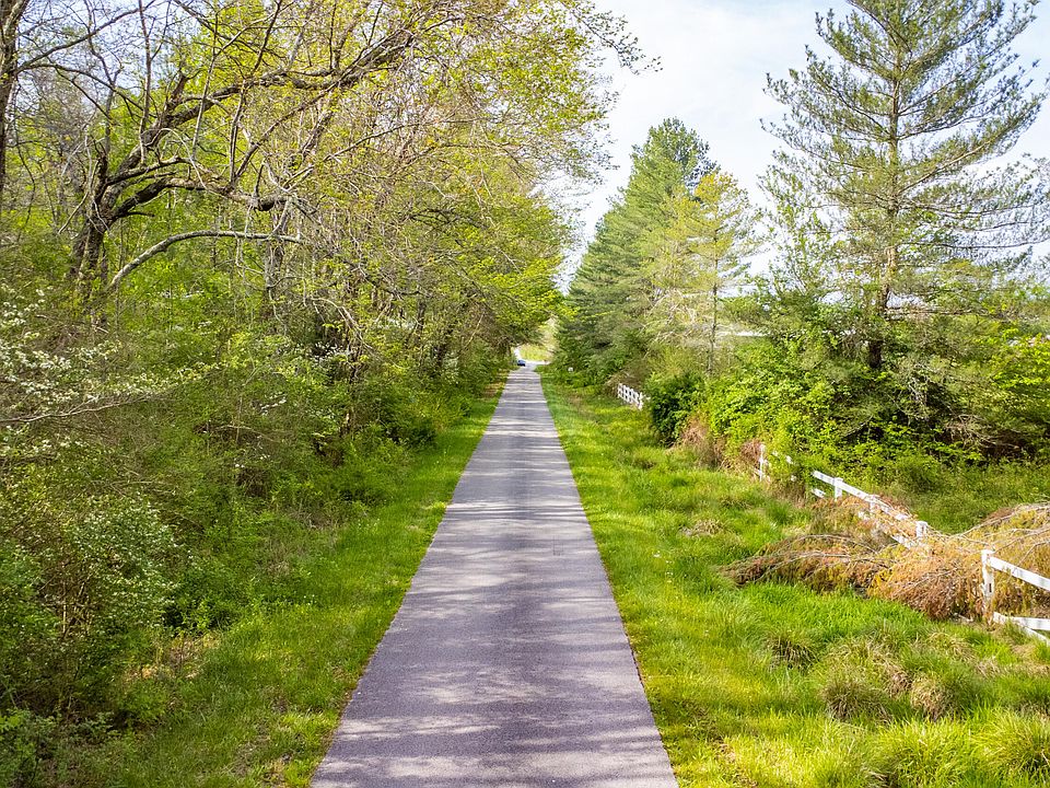 2nd image of Beehive Ln