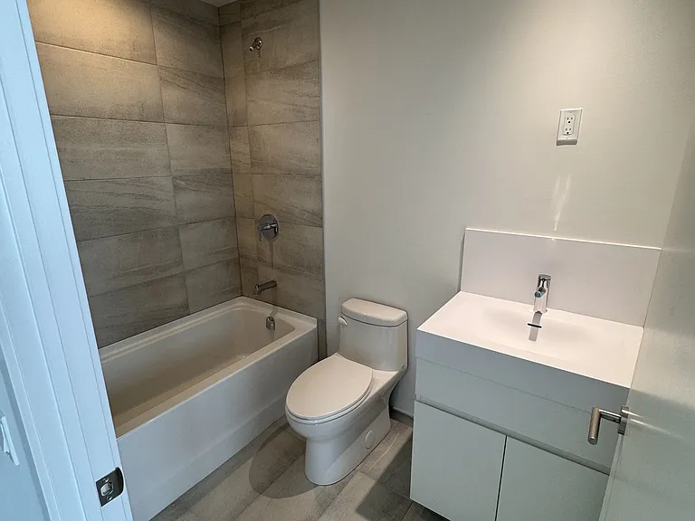 39 Mary St #1709 — Photo 3