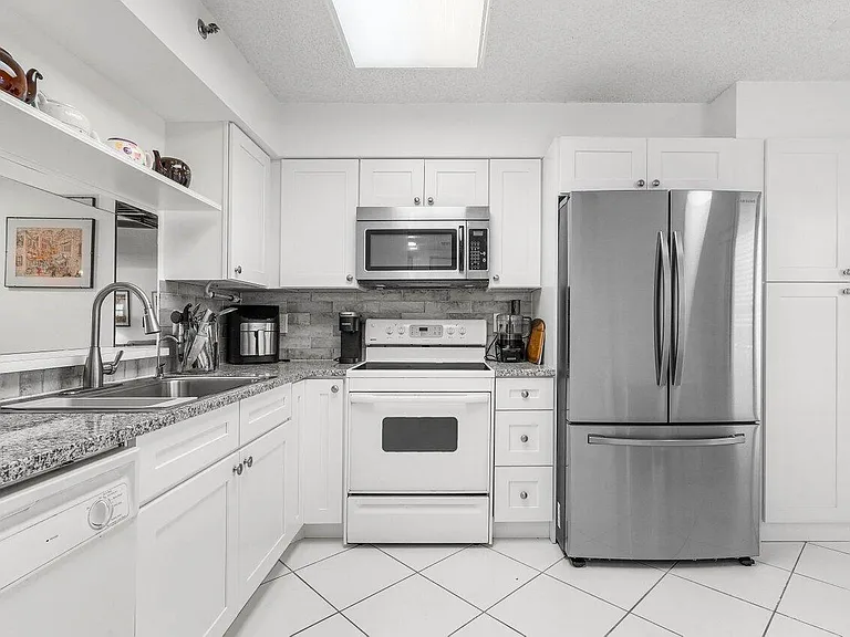 7310 Ashford Pl — Photo 6