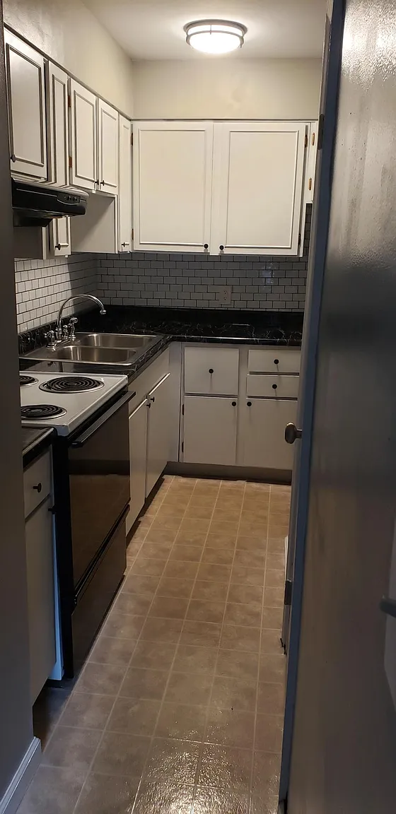 128 Jamestown Ct APT B photo 1