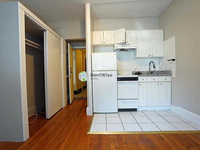 50 Park Vale Ave #18 — Photo 3