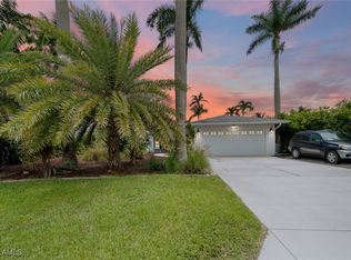 1370 Illinois Dr, Naples, FL 34103