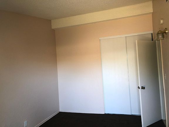 4th image of 1033 W Holguin St