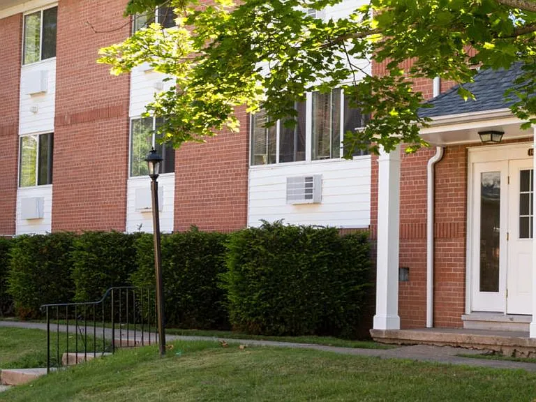 Clintwood Apartments — Photo 10