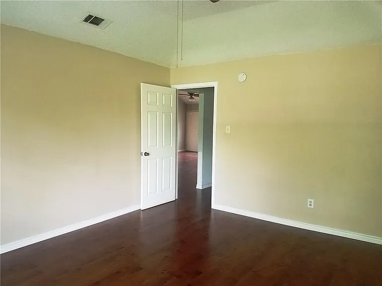 2425 Inverness Dr — Photo 13