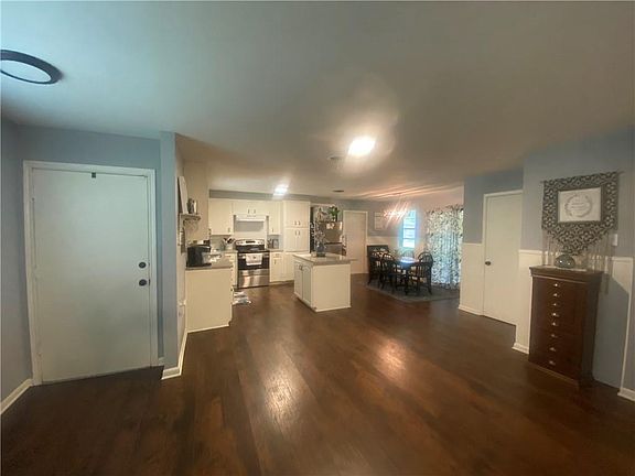4th image of 217 Cranbrook Dr