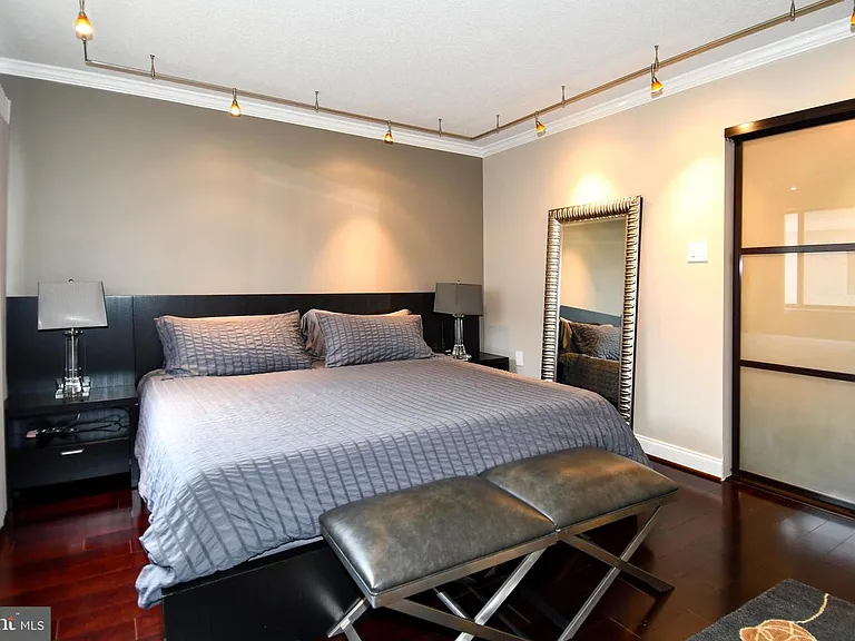 1301 N Ct #1005 — Photo 21