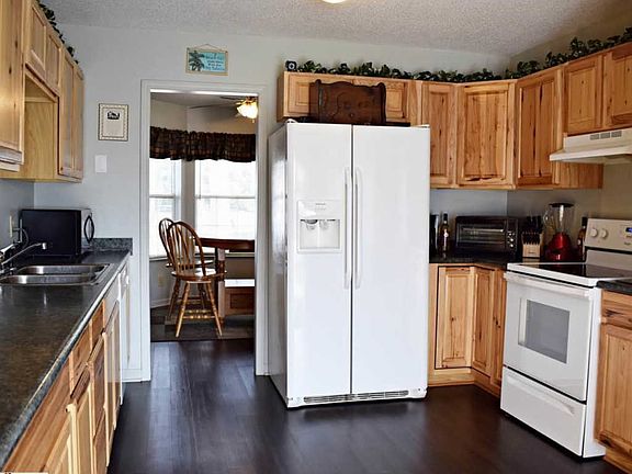 3rd image of 6401 Greenfield Dr