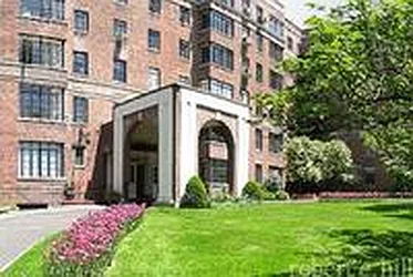 3001 Henry Hudson Pkwy W in Spuyten Duyvil