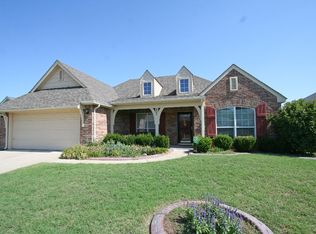 907 N Redbud St, Jenks, OK 74037
