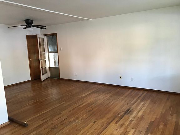 3rd image of 8937 Kidder Ave