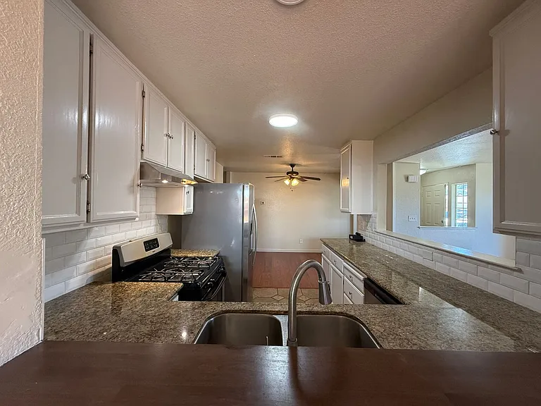 2054 Hyannis Cir — Photo 11