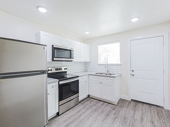 2nd image of 2911 Rosewood St #2